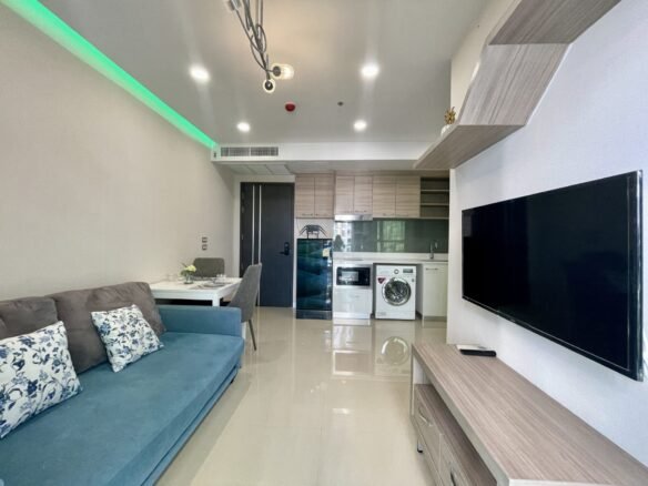 A high-rise luxury condominium Dusit Grand View Jomtien Pattaya