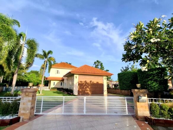 Luxury Golf Course Living | 7.49M | Eastern Star Golf, Ban Chang
