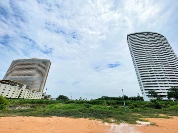 Oceanfront Property | Large Plot | Investment Opportunity