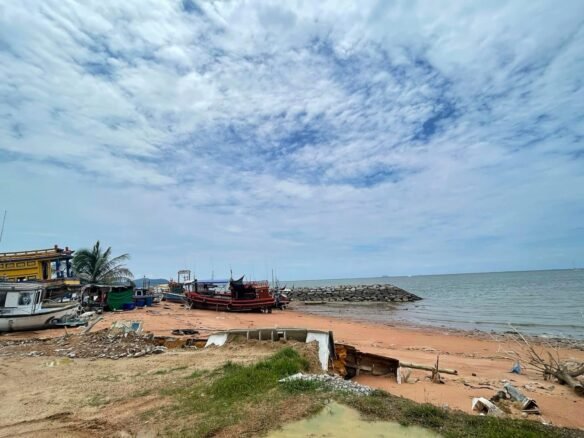 Sea View Property Near Beach | Includes 2 House with Land | Pattaya