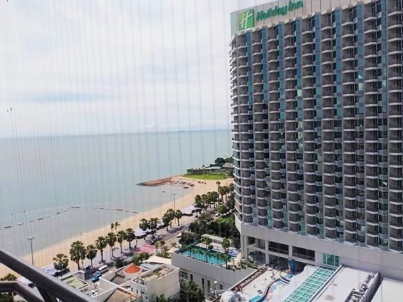 Beachfront Studio For Rent | Steps from the Sand | 18K