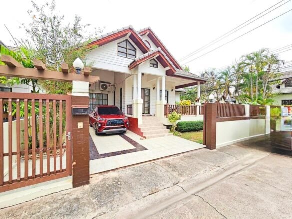 3-Bedroom House in Pattaya Green View | Modern Home Near Rai Wanasin Market