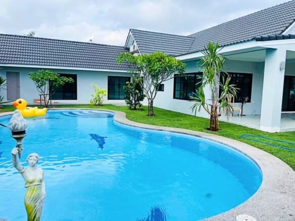 Luxurious 5-Bedroom Rental Near Pattaya | 100k