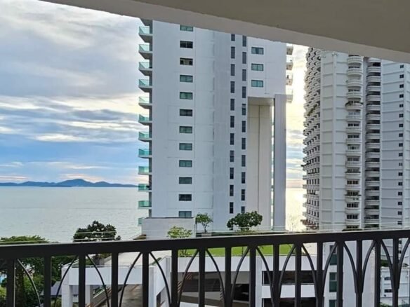 Beachfront Studio Condo in Wongamat | Northern Pattaya
