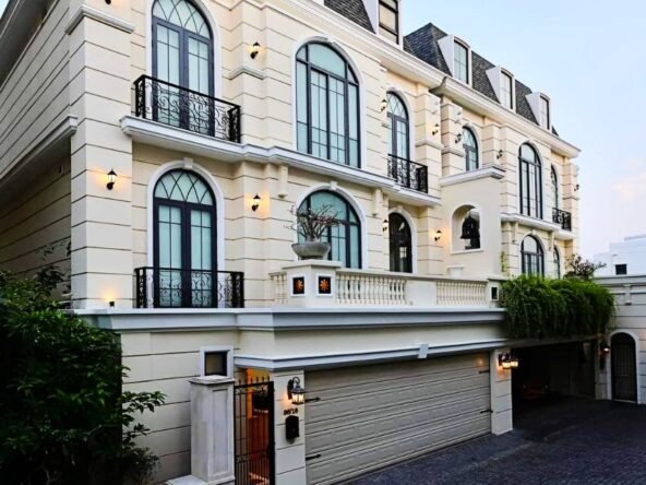 Luxurious Ekkamai 22 Mansion | HBA Designed | Fully Furnished