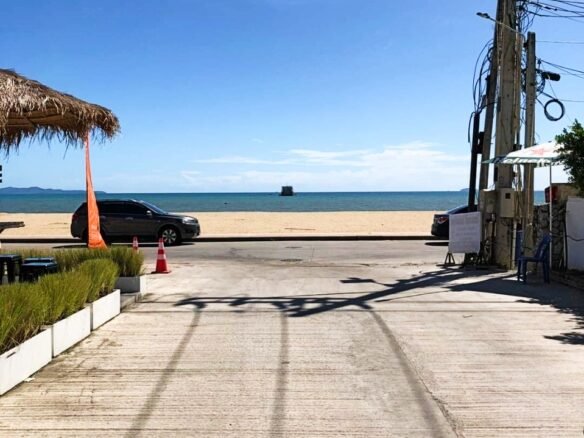 3-Story Building on Large Land Plot | 200K | Jomtien