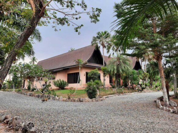 Prime Hua Yai Property: 3.5 Rai Land and Modern Home