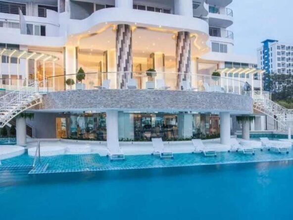 ⌛Beachfront Condo for Sale at an Unbeatable Price!