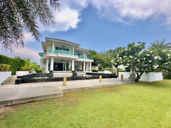 Luxury Villa with Private Pool in Pattaya