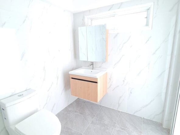 ⛵Spacious Two-Story House with Stunning Lake Views