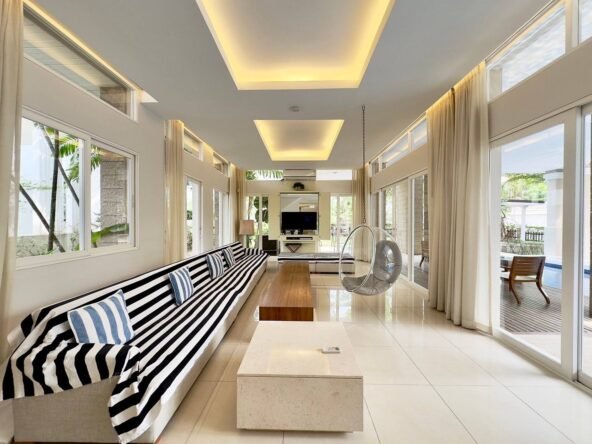 🏖️Stunning Seafront Villa for Sale | 78M | Direct Beach Access