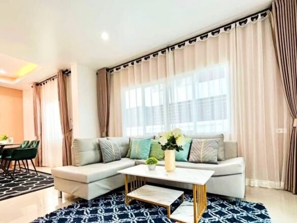 Cozy 3-Bedroom House with Garden and Pool in Pattaya