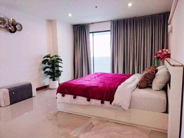 Luxury Beachfront Condo for Rent in Paradise Condominium