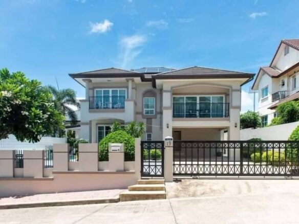 🏡Stunning 4-Bedroom Pool Villa in Pattaya’s Prime Location