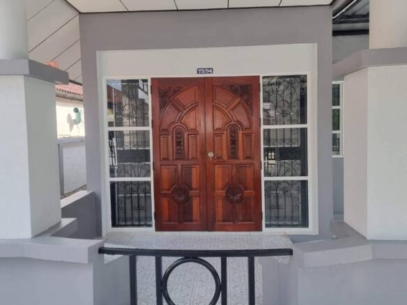 ขายบ้านเดี่ยวบ้านในเมืองระยอง ปรับปรุงพร้อมเข้าอยู่ ใกล้โฮมโปร และห้างแหลมทอง ระยอง Single house for sale at Mueang, Mueang Rayong, Rayong.