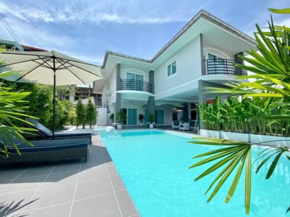 For rent, pool villa near the sea, 5 bedrooms, 2 floors, with private pool, near Jomtien Beach