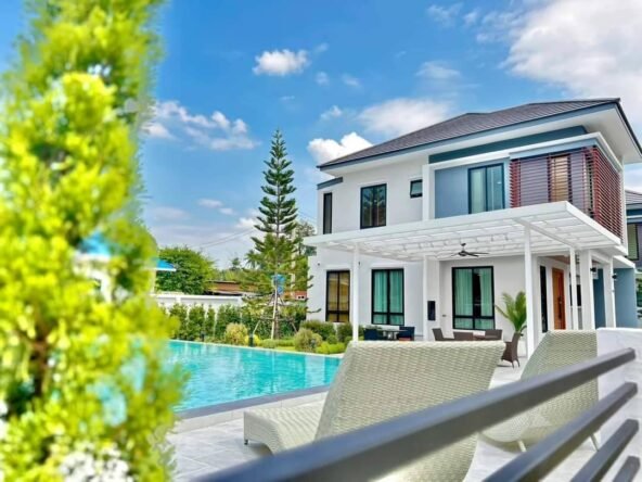ขายบ้านพูลวิลล่า พร้อมเฟอร์นิเจอร์และเครื่องใช้ไฟฟ้า ครบ Pool villa for sale, complete with furniture and appliances.