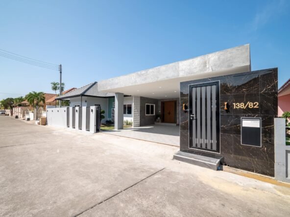 Beautiful house, good location, in the city center, next to The Chill shopping mall, Bang Lamung, Chonburi. บ้านสวยทำเลดี ใจกลางเมือง ติดห้างเดอะชิลล์ บางละมุง ชลบุรี