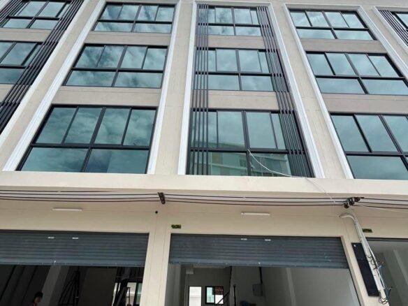 Commercial building for sale, Phra Tamnak Soi 5. ขายอาคารพานิชย์ พระตำหนัก ซอย 5