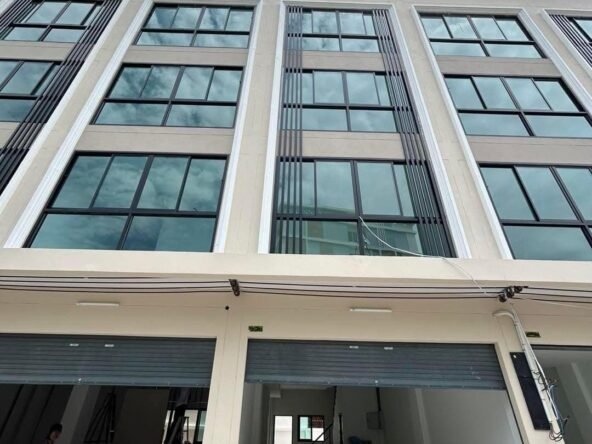 Commercial building for sale, Phra Tamnak Soi 5. ขายอาคารพานิชย์ พระตำหนัก ซอย 5