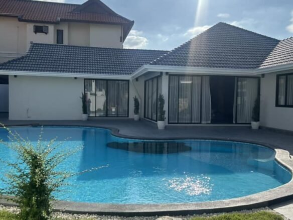 Newly renovated house, located on the main road, very good location, Map Prachan. บ้านรีโนเวทใหม่ ติดถนนใหญ่ ทำเลดีมาก มาบประชัน