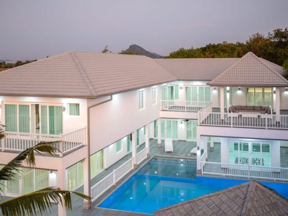 Single house for sale with swimming pool, land area 374 sq.w., 6 bathrooms. ขายบ้้านเดี่ยวพร้อมสระว่ายน้ำ ที่ดิน 374 ตร.ว. ห้องนอน 6 ห้อง