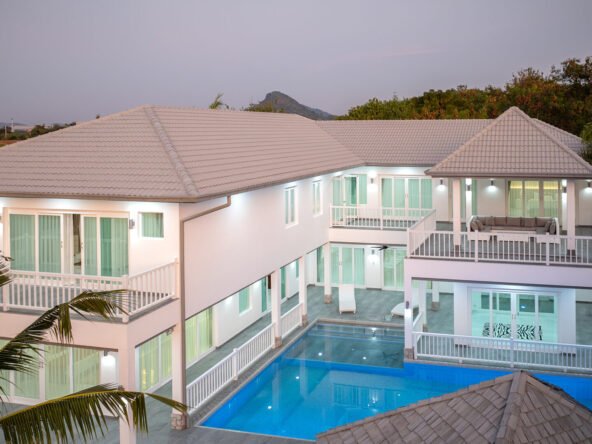 Single house for sale with swimming pool, land area 374 sq.w., 6 bathrooms. ขายบ้้านเดี่ยวพร้อมสระว่ายน้ำ ที่ดิน 374 ตร.ว. ห้องนอน 6 ห้อง