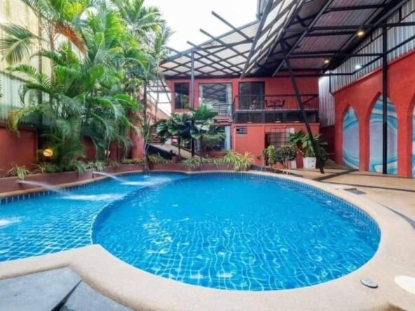 For sale: Hotel next to over 20 beachfront restaurants and bars. ขาย โรงแรมติดกับร้านอาหารและบาร์ริมชายหาดกว่า 20 แห่ง