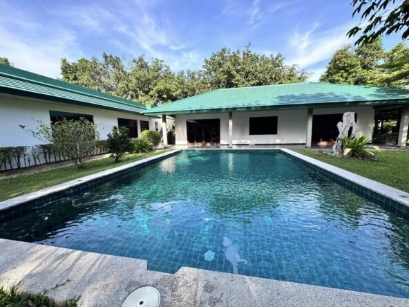 Single house for sale, 4 bedrooms, 5 bathrooms, Bang Saray location. ขายบ้านเดี่ยว 4 ห้องนอน 5 ห้องน้ำ พิกัด บางเสร่