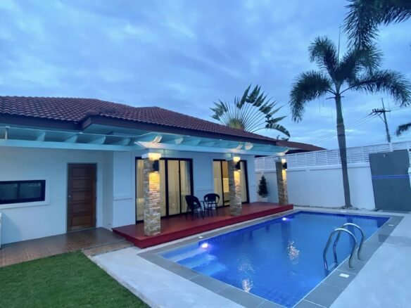 For sale/rent: Pool villa, large area 100 sq m. ขาย/เช่า บ้านพูลวิลล่า เนื้อที่เยอะ 100 ตรว.