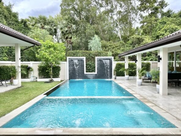 Modern single-storey house for sale with swimming pool – Huai Yai. ขายบ้านชั้นเดียวสไตล์โมเดิร์นพร้อมสระว่ายน้ำ-ห้วยใหญ่