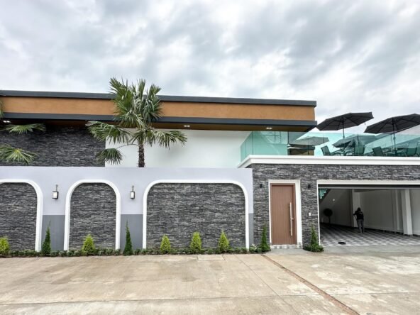 บ้านเดี่ยวพูลวิลล่าฟังก์ชันใหญ่. Single house, pool villa, big function