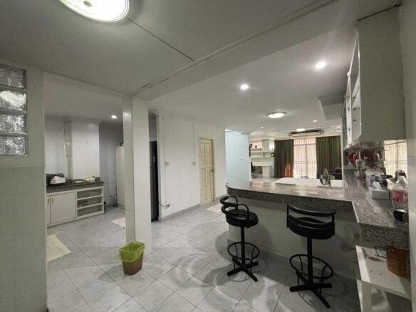 4-storey house for sale in Pattaya, next to Jomtien Beach. ขายบ้าน 4 ชั้น พัทยา ติดหาดจอมเทียน