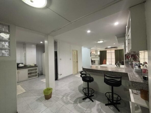 4-storey house for sale in Pattaya, next to Jomtien Beach. ขายบ้าน 4 ชั้น พัทยา ติดหาดจอมเทียน