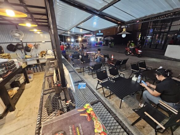 For rent & lease, prime location shop, on North Pattaya Beach!. ปล่อยเซ้ง & ให้เช่าร้านทำเลทอง ติดหาดพัทยาเหนือ!