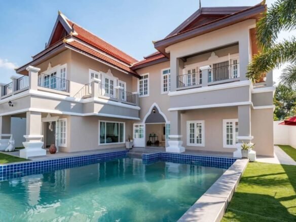 𝗧𝗛𝗘 𝗟𝗨𝗫𝗨𝗥𝗬 𝗩𝗜𝗟𝗟𝗔. บ้านพลูวิลล่าเเบบสไตล์ไทยเฟอร์ครบ ตกเเต่งใหม่ สวยเเบบทันสมัย