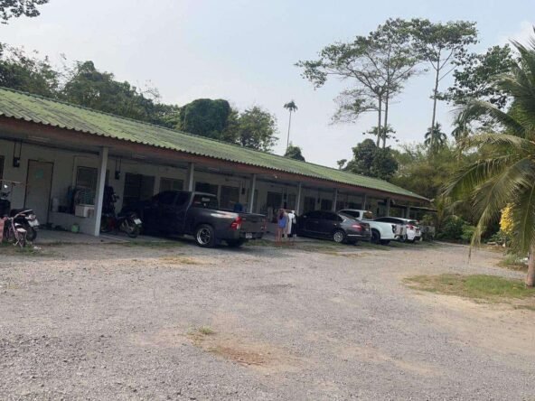 Land for sale + 66 shophouses + 2 large houses | Prime location in Bo Win. ขายที่ดิน + ห้องแถว 66 ห้อง + บ้านใหญ่ 2 หลัง | ทำเลทองบ่อวิน