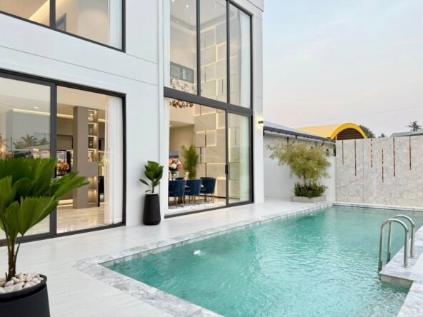 Luxury Modern Pool Villa in Pattaya.