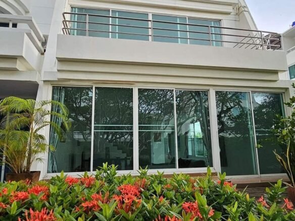 beach front townhouse for rent. ให้เช่าทาวน์เฮ้าส์หน้าหาด