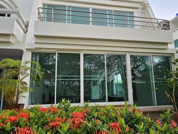 beach front townhouse for rent. ให้เช่าทาวน์เฮ้าส์หน้าหาด