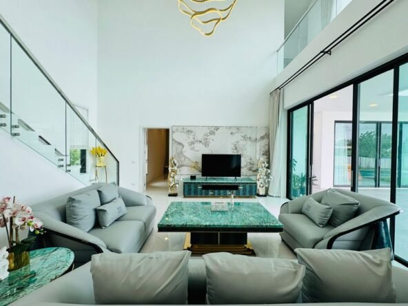 Villa for rent at Mabprachan Lake. วิลล่าสำหรับเช่าที่ทะเลสาบมาบประชัน