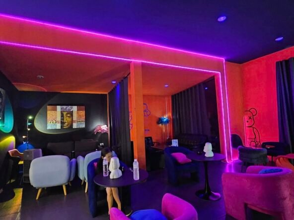 FOR SALE BUSINESS WITH LICENSE LOUNGE BAR & CANNABIS Shops. เซ้งธุรกิจ เลานจ์บาร์และร้านกัญชา พร้อมใบอนุญาต และอุปกรณ์สำหรับปลูกกัญชา