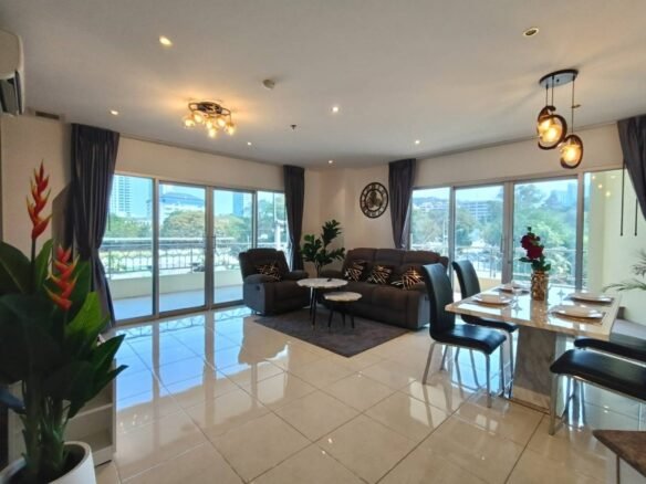 A large balcony 2 bedroom condo for rent in Nordic Park Hill Pratamnak