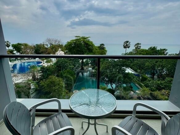 Sea view and pool view for rent in Zire Wongamat, Pattaya