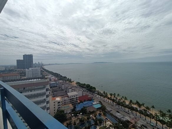 Sea view condo for rent in Jomtien Plaza Condotel