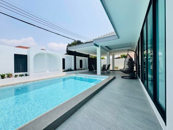 For sale, pool villa near the sea, Jomtien Beach, Pattaya, only 1 km. ขาย พูลวิลล่าใกล้ทะเลหาดจอมเทียน พัทยา เพียง 1 กม.