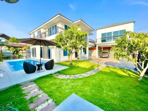 2-storey single house with private pool, modern decoration. บ้านเดี่ยว 2 ชั้น พร้อมสระส่วนตัวตกแต่งทันสมัย