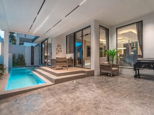 Luxury pool villa in the heart of South Pattaya – Only 18.5 million baht. พูลวิลล่าหรูใจกลางพัทยาใต้ – เพียง 18.5 ล้านบาท