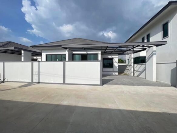 บ้านพูลวิลล่า Pre-sale เพียง 4.99 ลบ. Pre-sale pool villa house only 4.99 million baht.