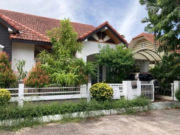 Beautiful house, good location, shady atmosphere, ready to move in immediately! บ้านสวย ทำเลดี บรรยากาศร่มรื่น พร้อมเข้าอยู่ทันที!